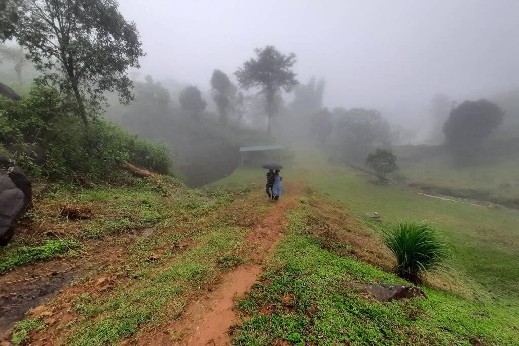 ואגאמון Farmstay In ചില്ലുകൂടാരം At Les Domki Et Al. מראה חיצוני תמונה