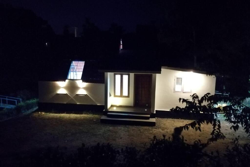 ואגאמון Farmstay In ചില്ലുകൂടാരം At Les Domki Et Al. מראה חיצוני תמונה